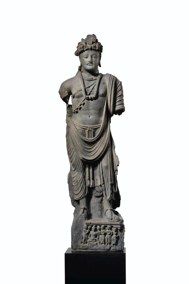 大型重要灰片岩菩萨像，犍陀罗古国，公元三至四世纪，高 57 cm.，估价：1,500,000-2,500,000美元。此作将于2020年9月23日在佳士得纽约私人珍藏犍陀罗佛教造像专场拍卖中呈献
