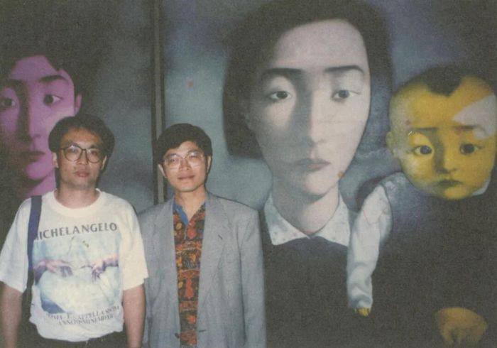 张晓刚与朋友，威尼斯，1995年图片: Courtesy Sichuan Fine Arts Publishing House, Zhang Xiaogang: Works, Literature and Research, 1981-2014, Published in 2016