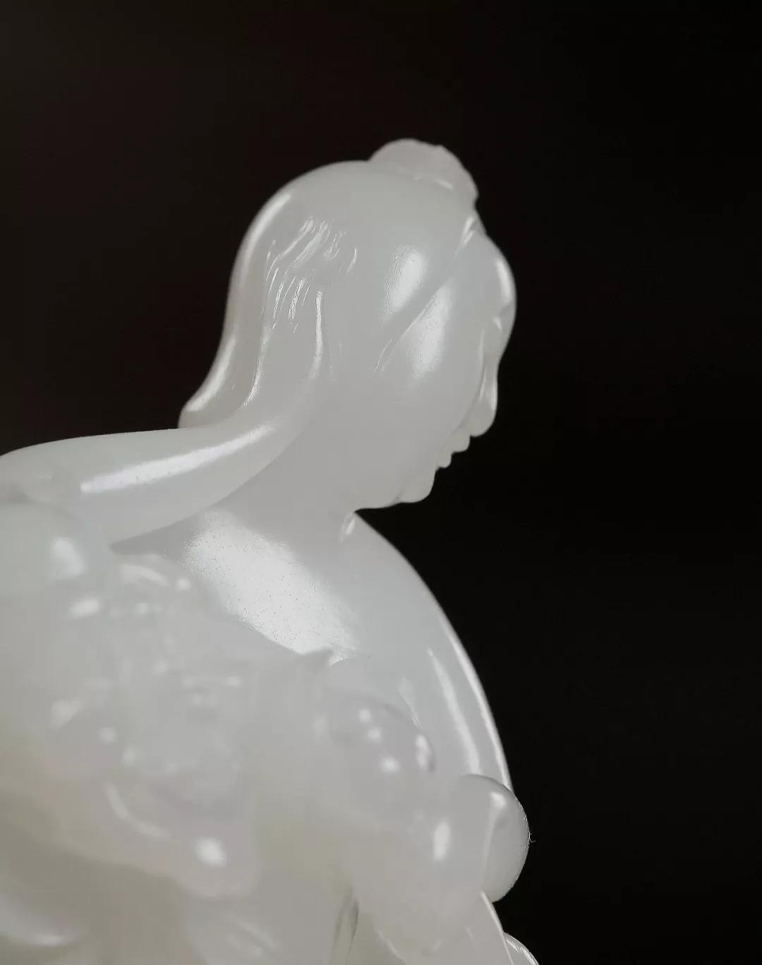 一面夜叉一面美女：吴德昇的“分身术”