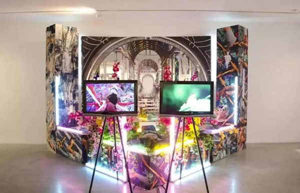 埃迪·阿罗约也要将他的作品从双年展中撤出。