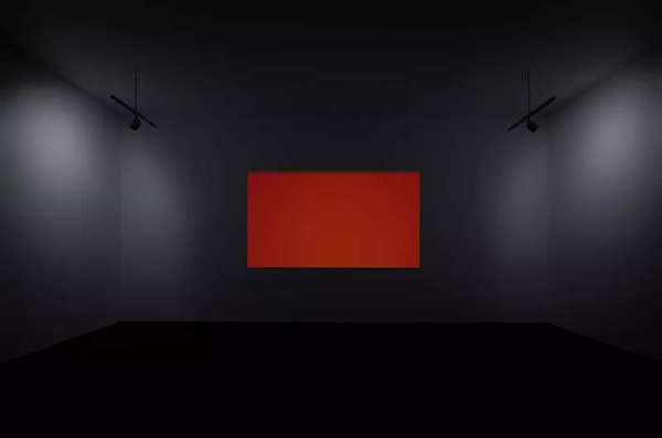 詹姆斯·特瑞尔《樱桃》空间投影装置 1998年? James Turrell – 摄影 / Photo: Florian Holzherr Courtesy of the Artist and Almine Rech致谢艺术家和阿尔敏·莱希，即将在松美术馆展出
