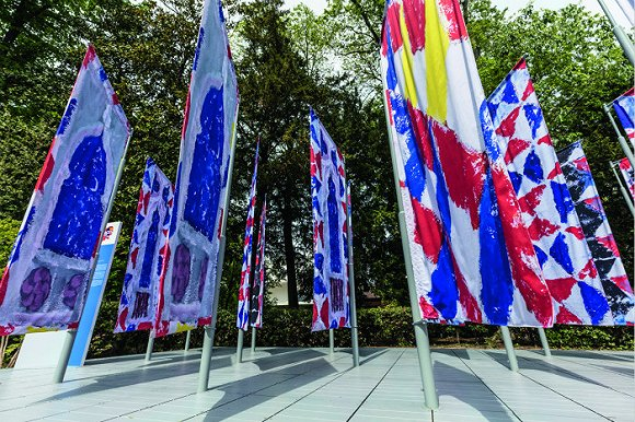英国艺术家Joe Tilson创作的装置作品《THE FLAGS》