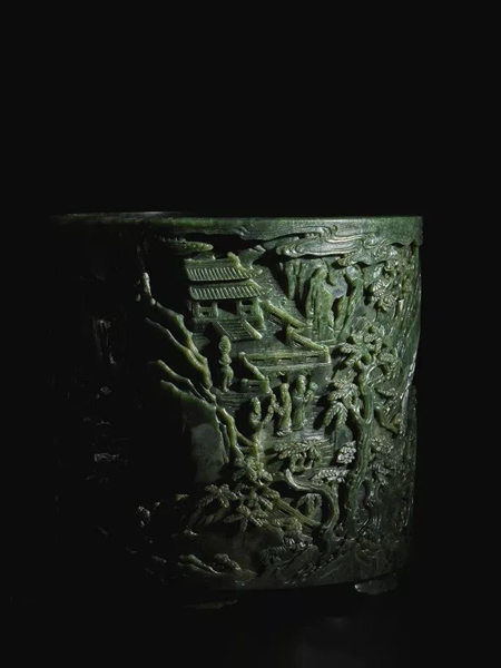 清乾隆  碧玉雕天宝九如图笔筒