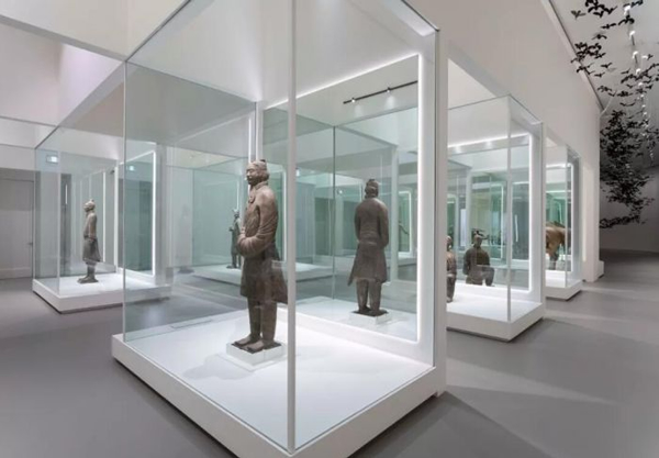 《鸟云》装置，2019，维多利亚州国立美术馆