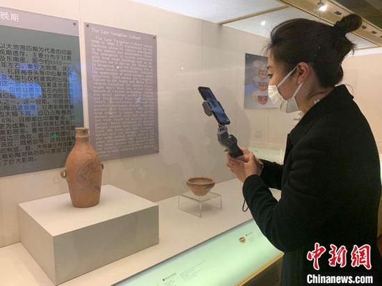 内地多家博物馆直播“云春游” 文物珍品释压吸粉