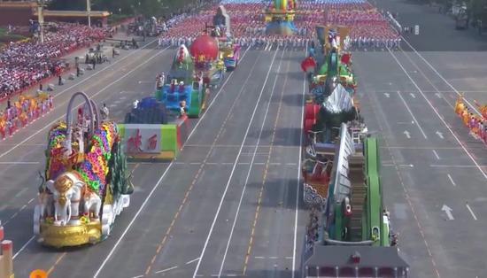 陕西彩车揭秘——表达了五个扎实谱新篇