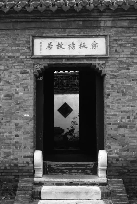 华艺国际2019春拍：郑板桥晚年巨制《竹石图》