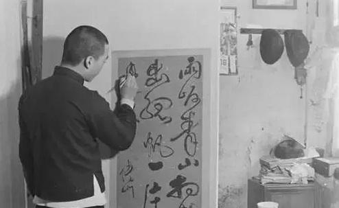 书画修复：古画缺失部分该不该接笔补全