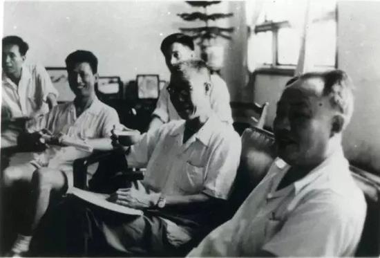 潘天寿指墨《红荷》亮相华艺国际春拍