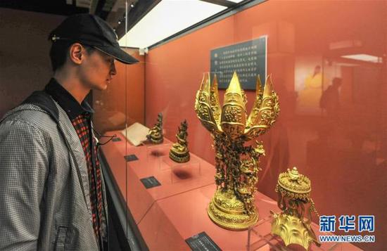 《历史的见证》文物展在布达拉宫珍宝馆展出