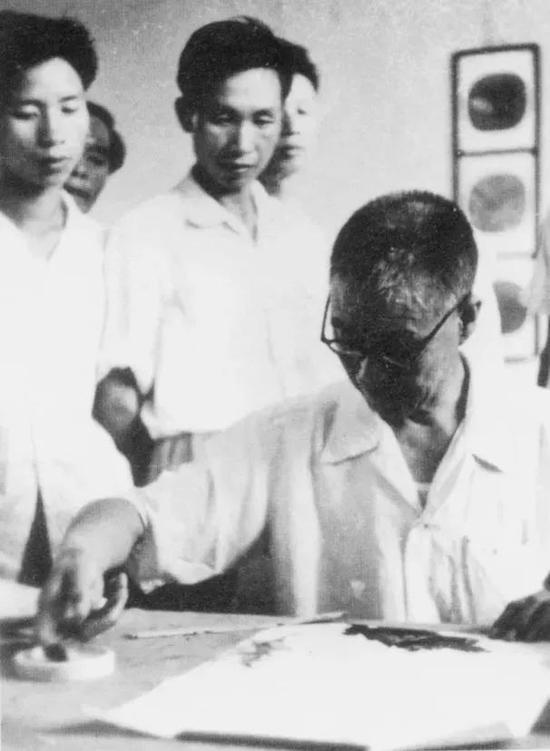 潘天寿指墨《红荷》亮相华艺国际春拍