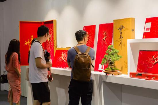 预展首日宾客盈门 稀世真藏专场明日率先举槌