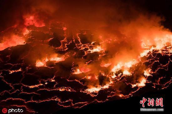 盘点摄影师拍下永久火山熔岩湖的壮丽景观