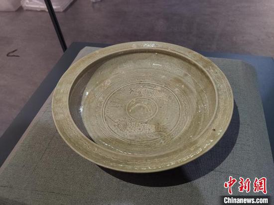 图为杭州萧山黄家河墓群的青瓷双鱼洗杨金东摄