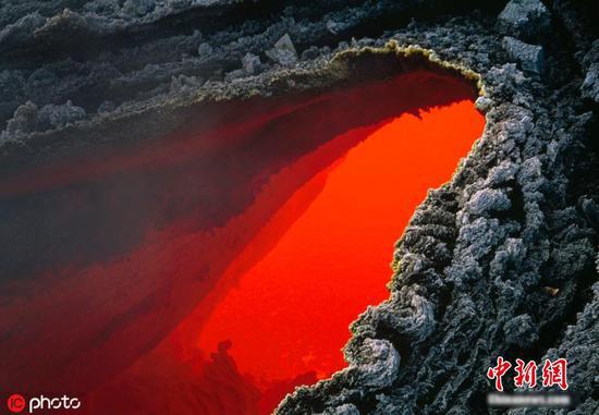 盘点摄影师拍下永久火山熔岩湖的壮丽景观