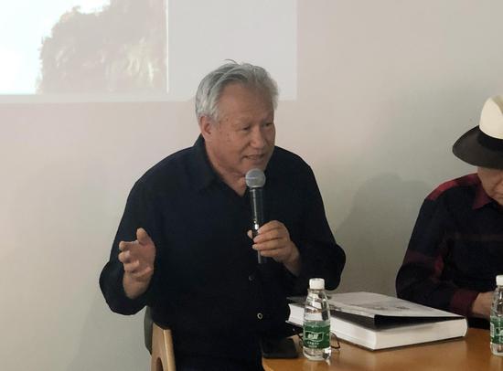 清华大学美术学院 绘画系教授、博士生导师 吴冠中艺术研究中心主任 刘巨德
