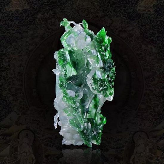天然翡翠 “菩萨”摆件成交价：RMB 241.5万元