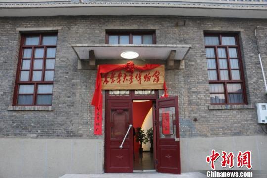 在山西省晋中市昔阳县大寨镇武家坪村，有一座特殊的红色文化博物馆，名为农业学大寨展览馆。说它特殊，是因为它有两个标签，一是由个人创办，二是免费对外开放。岳润子摄