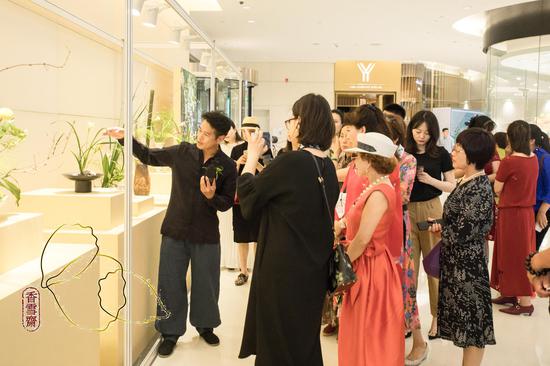 于繁华商圈中隐居田园 东方幻境艺术展在国贸开幕