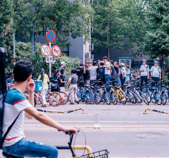 《葛宇路》以自己名字在北京命名的一条无名路在当年引起不小的话题