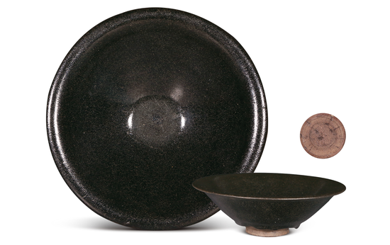 LOT4020 宋 建窑银兔毫撇口盏（盏字款）口径19.6cm, 高6.5cm