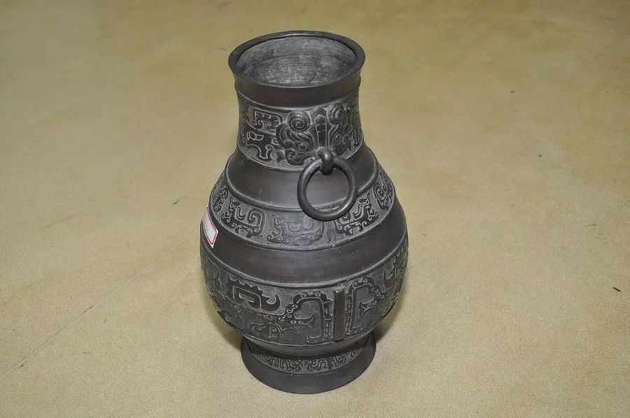 2、仿古青铜器花瓶（仿古青铜器，瓶颈处无花纹）