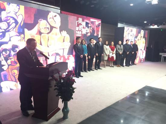厄瓜多尔驻华大使为瓜亚萨名展致辞