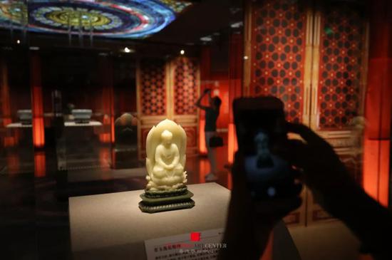 《故宫博物院藏宫廷器座展》现场