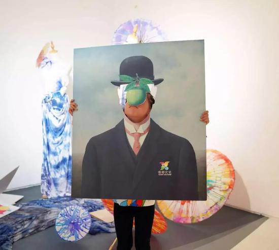 会美术·;绘中国主题画展开幕