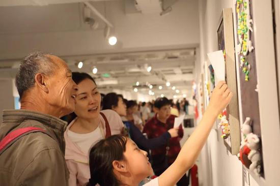 会美术·;绘中国主题画展开幕