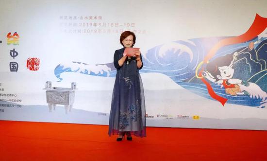 会美术·;绘中国主题画展开幕