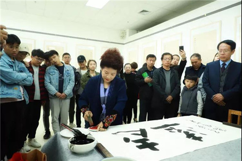 傅继英艺术世界临沂大学永久性陈列馆揭牌在临沂大学隆重举行