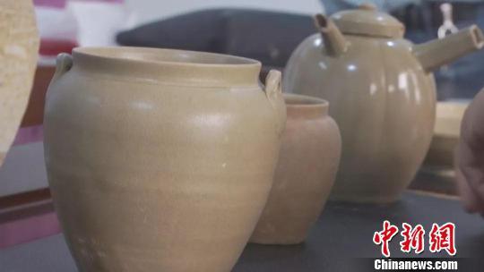图为：唐宋五代时期的越窑青瓷 包定波 摄