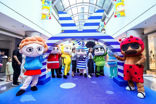 A仔全国首展:香港艺术家B.wing笔下人物登陆北京