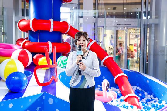 国贸商城副总监任小芳女士出席了本次活动并发表致辞。她表示：“暑假已经到来，国贸商城特别为小朋友和家长们准备了欢乐的‘国贸这一夏·A仔de夏日派对’暑期主题活动，欢迎大家打卡各处可爱的艺术装置，希望大家能在国贸商城度过一个充满欢笑和乐趣的夏天。”