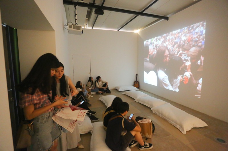 《爱的艺术：亲密》全球影像艺术展登陆上海