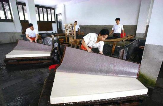宣纸的制造工艺有明显提高：唐代就已出现