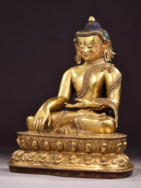 华艺国际2019春拍：元代萨迦风格铜镀金不动佛像