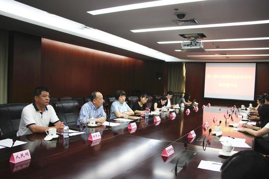发布会现场 梁琴 摄