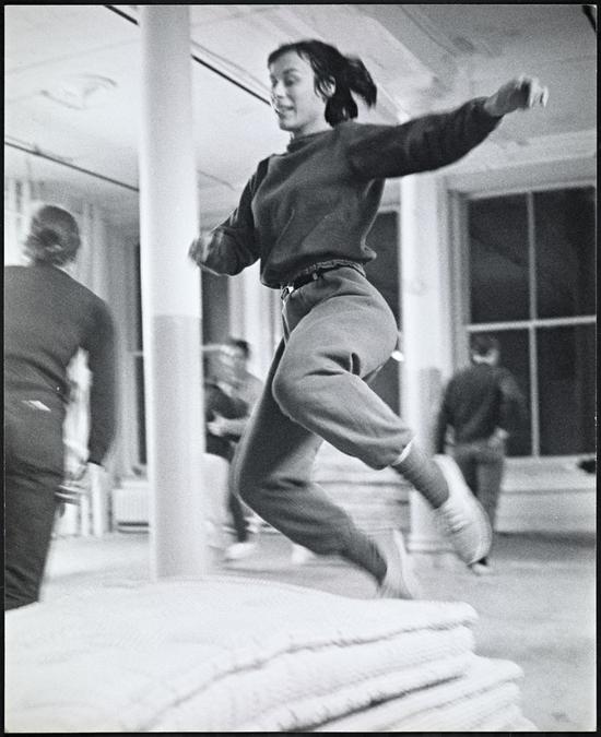 1965年《部分六重奏》排练现场，摄影：阿尔·吉斯
