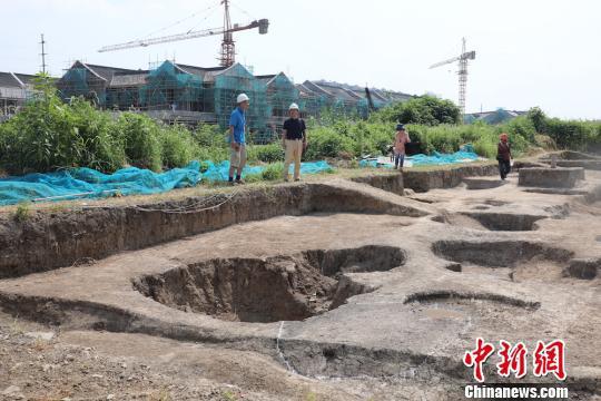图为梅里遗址现场。管亦鸣 摄