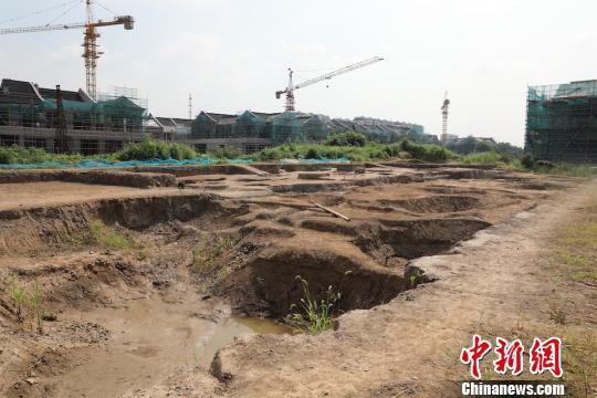 图为梅里遗址现场。管亦鸣 摄