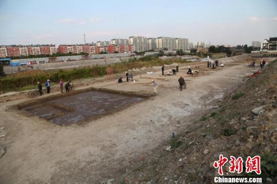 图为梅里遗址伯渎河南岸第一次发掘场景。考古所供图
