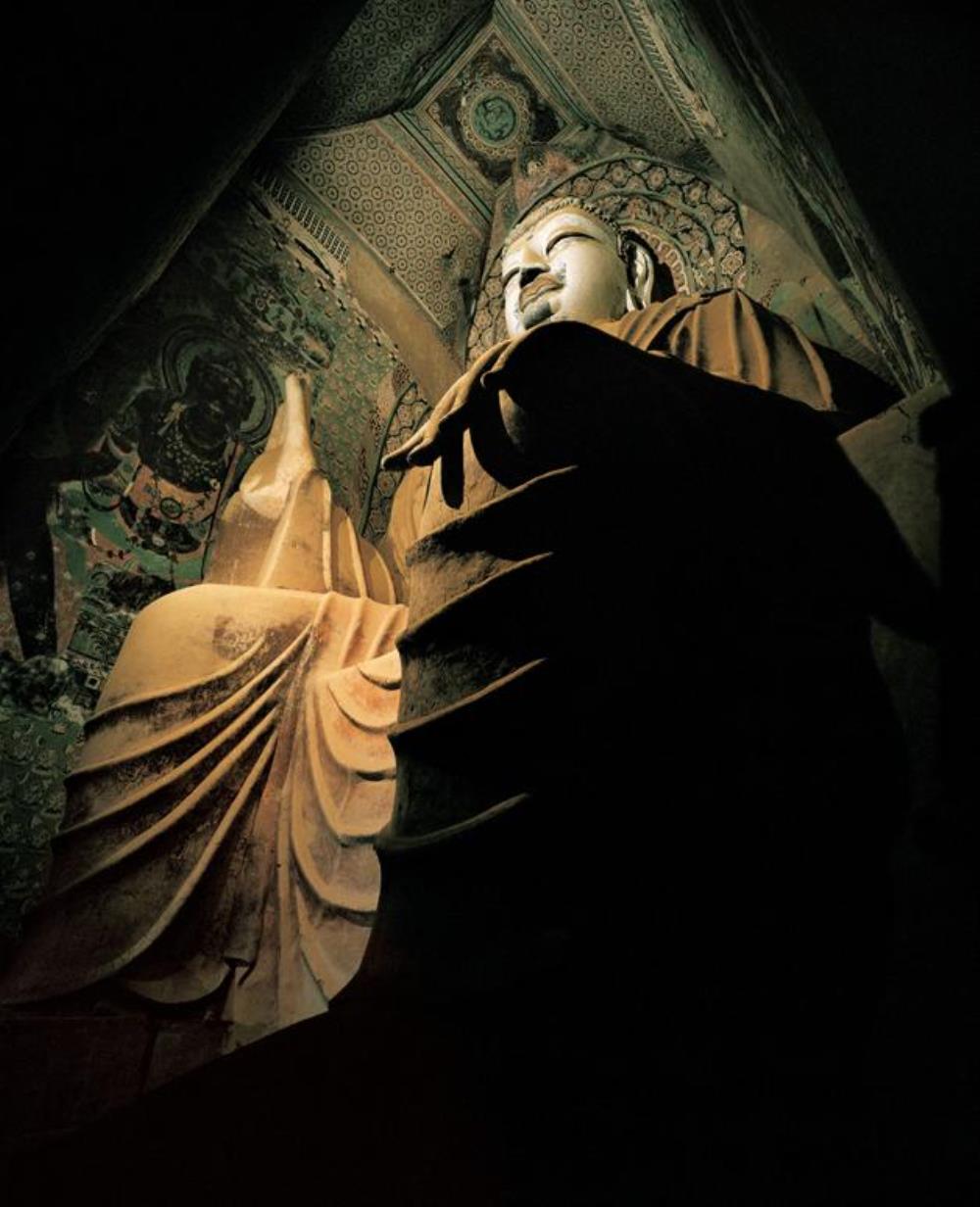 《敦煌莫高窟第130窟弥勒大佛像-盛唐》作者：吴健创作年代：1999年规格：121.68×150cm品类：摄影作品