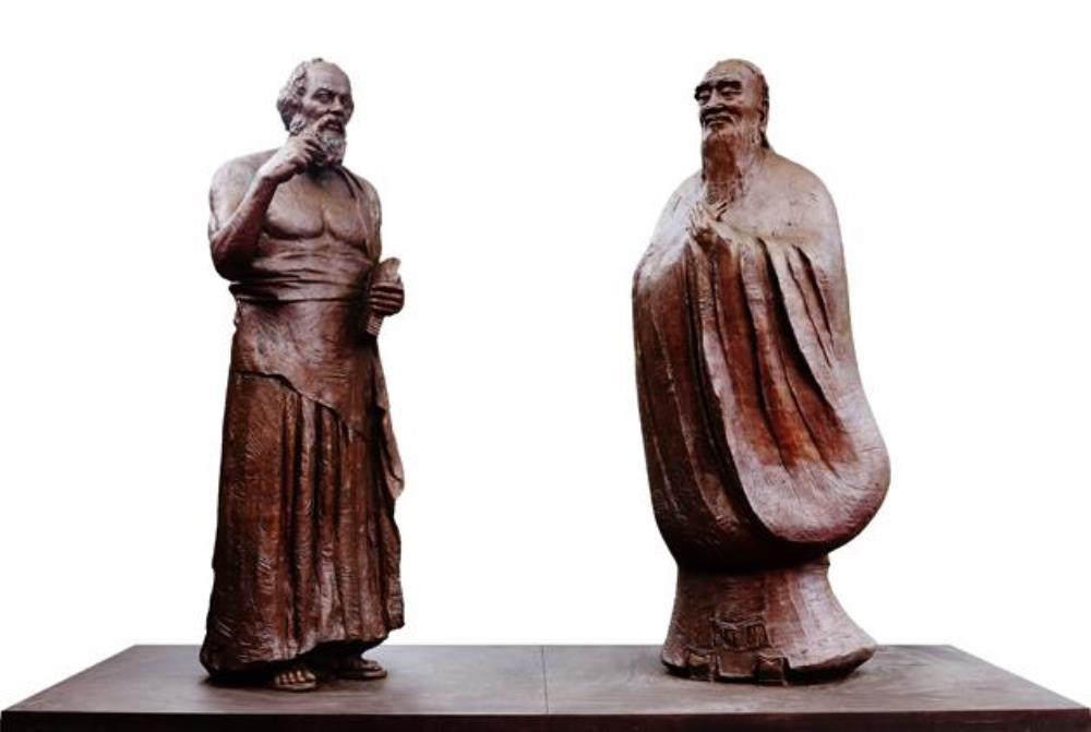 《神遇——孔子与苏格拉底的对话》作者：吴为山创作年代：2021年规格：30×15×21cm品类：雕塑