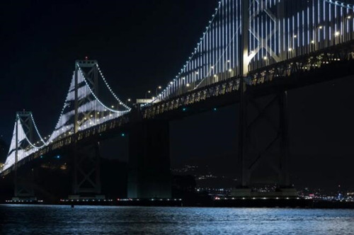 Leo VillarealThe Bay Light，2013 and 2016