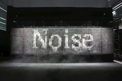 Rafael Lozano-HemmerCloud Display，2019