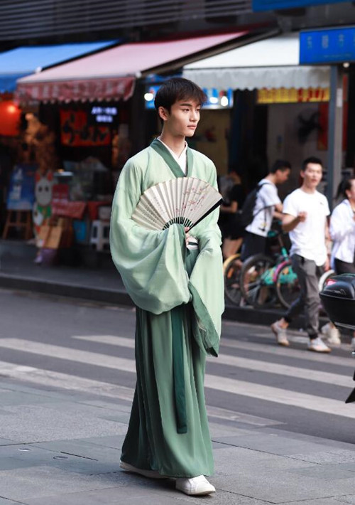 汉服虽“热” 但只是初见端倪