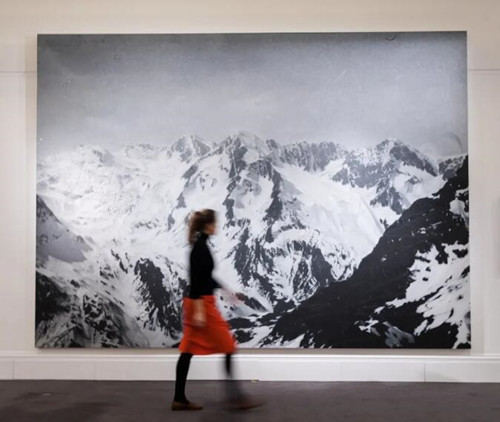 Rudolf Stingel’sUntitled(2009)at a Sotheby’s sale preview.