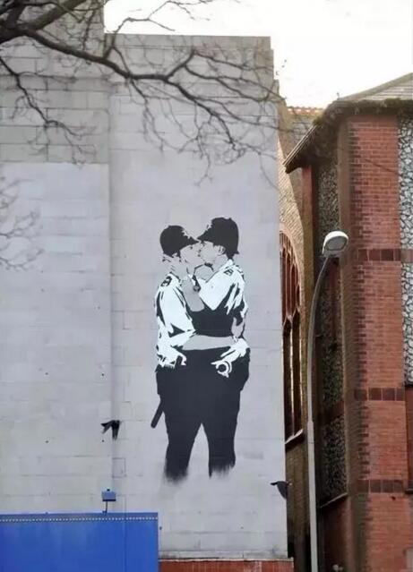 《亲吻的警察》（Kissing Coppers）